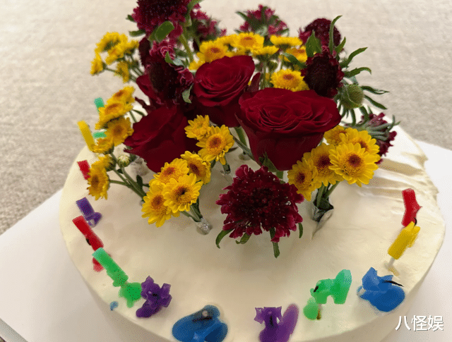 齐溪别墅庆生，院子里搭充气城堡陪女儿玩，LV爱马仕礼品堆满餐桌