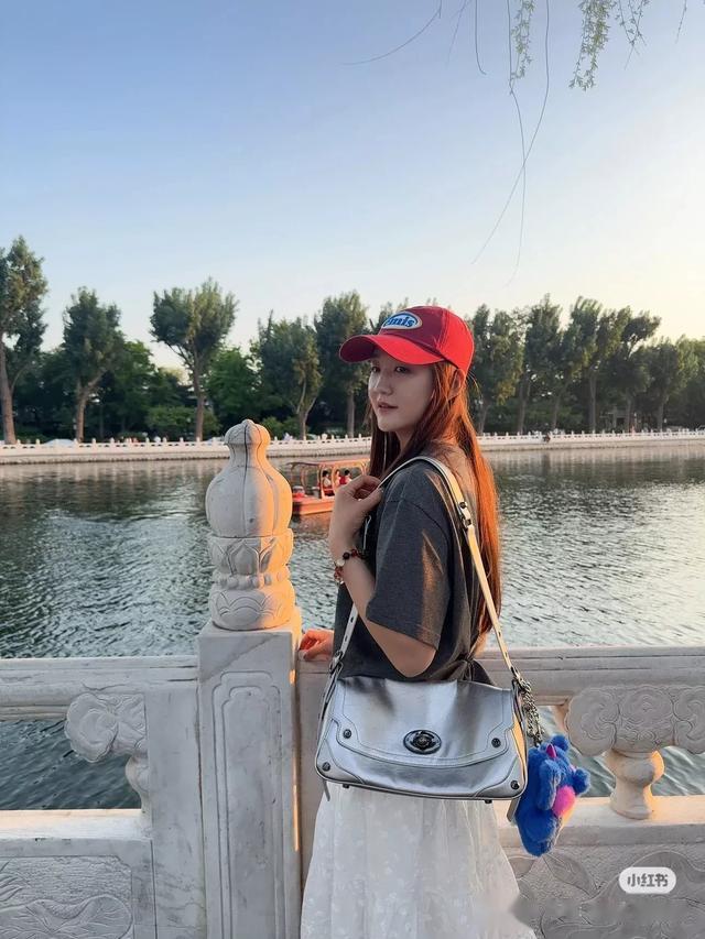 陈梦打扮后美得不止一点，笑容好治愈，怎么拍都美