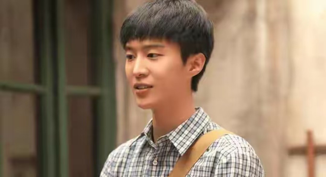 目光呆滞，台词生硬，蒋欣、童谣联手，也拯救不了他这个拖油瓶