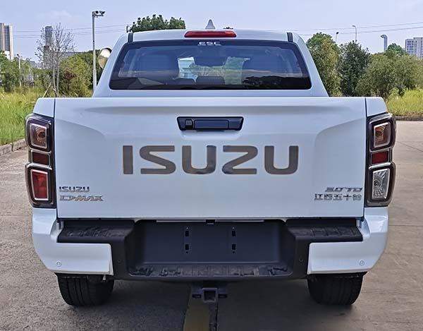 五十铃D-MAX加推新款3.0T，柴油皮卡鼻祖直面福特Ranger挑战