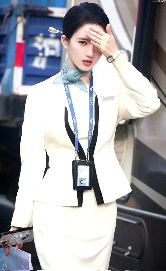 刘些宁 求同框拖鞋