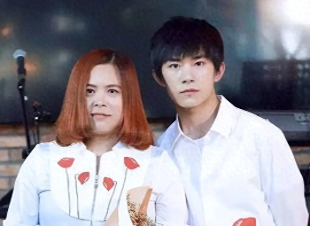 大儿子是百亿影帝,小儿子破纪录,易烊千玺的妈妈究竟有多厉害?