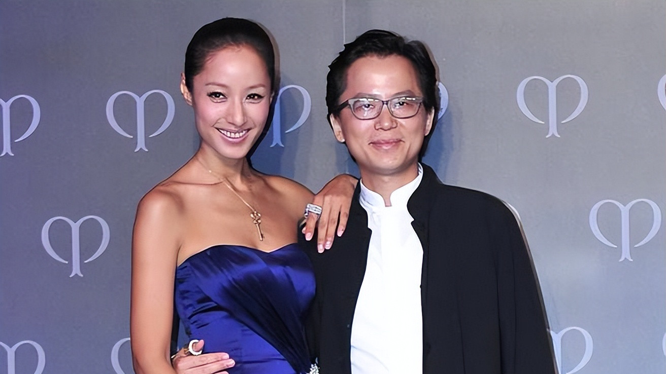 蒋怡爱下厨身材仍fit，与丈夫长跑12载结婚，诞一对子女超受宠爱