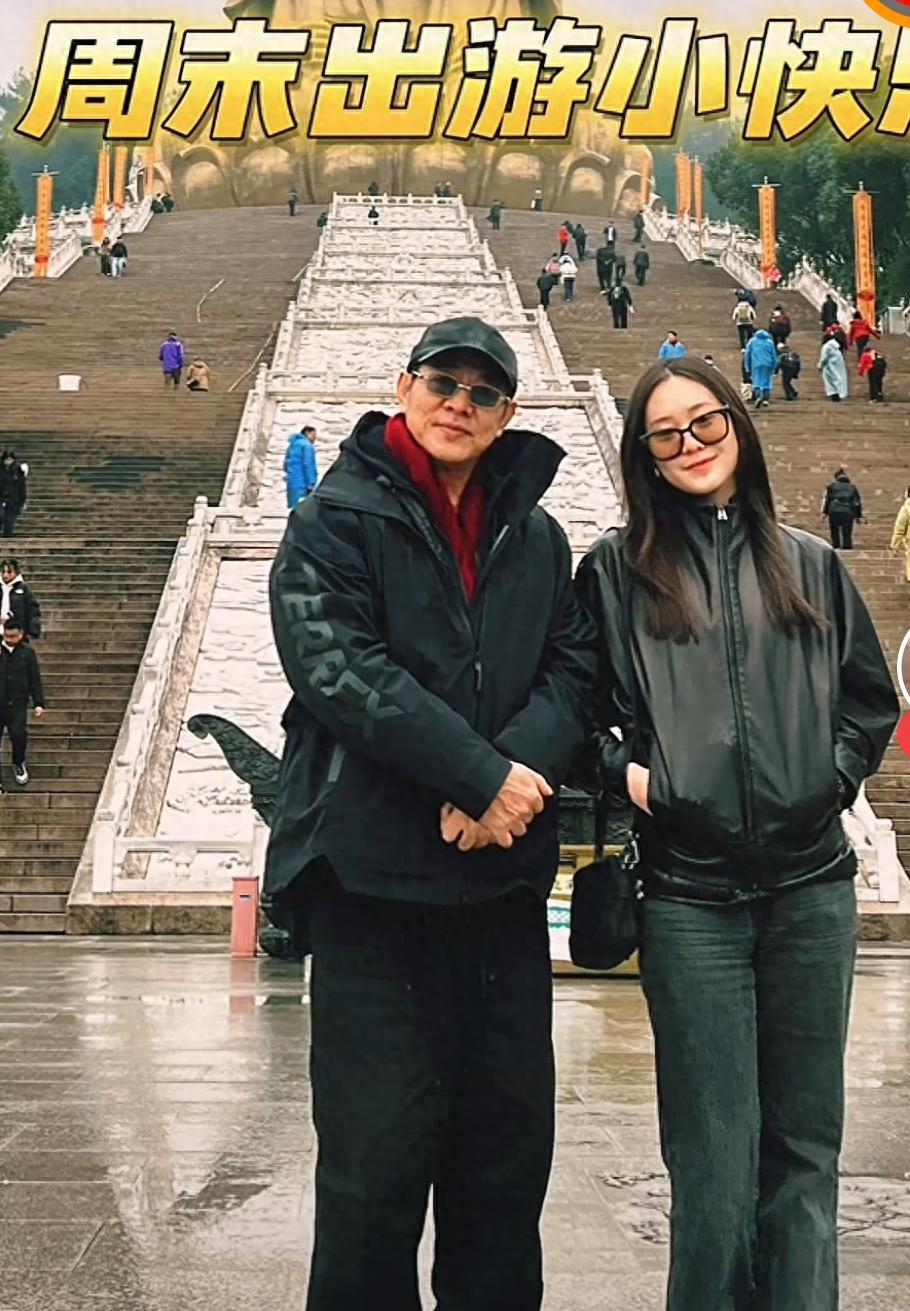 李连杰携小女儿同游九华山