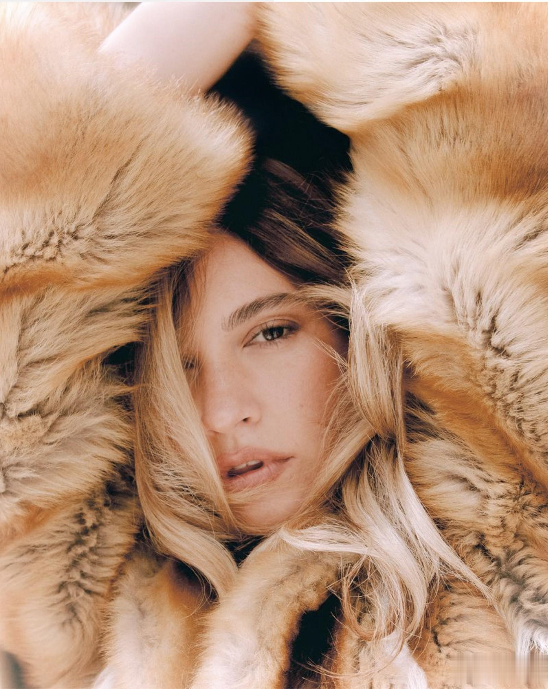 英国影星莉莉·詹姆斯,《WWW》杂志深度专访时尚摄影