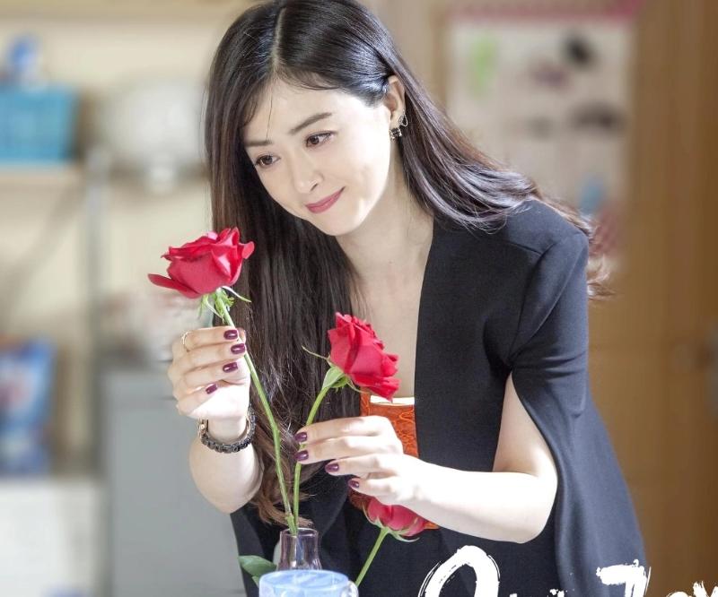 给2025年“进步最大7位女演员”排名，赵丽颖仅第2，第1实至名归