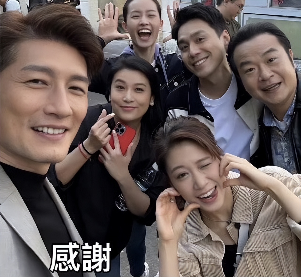 TVB力捧小花获颁10年服务金牌！曾被指私生活混乱，遭多次雪藏