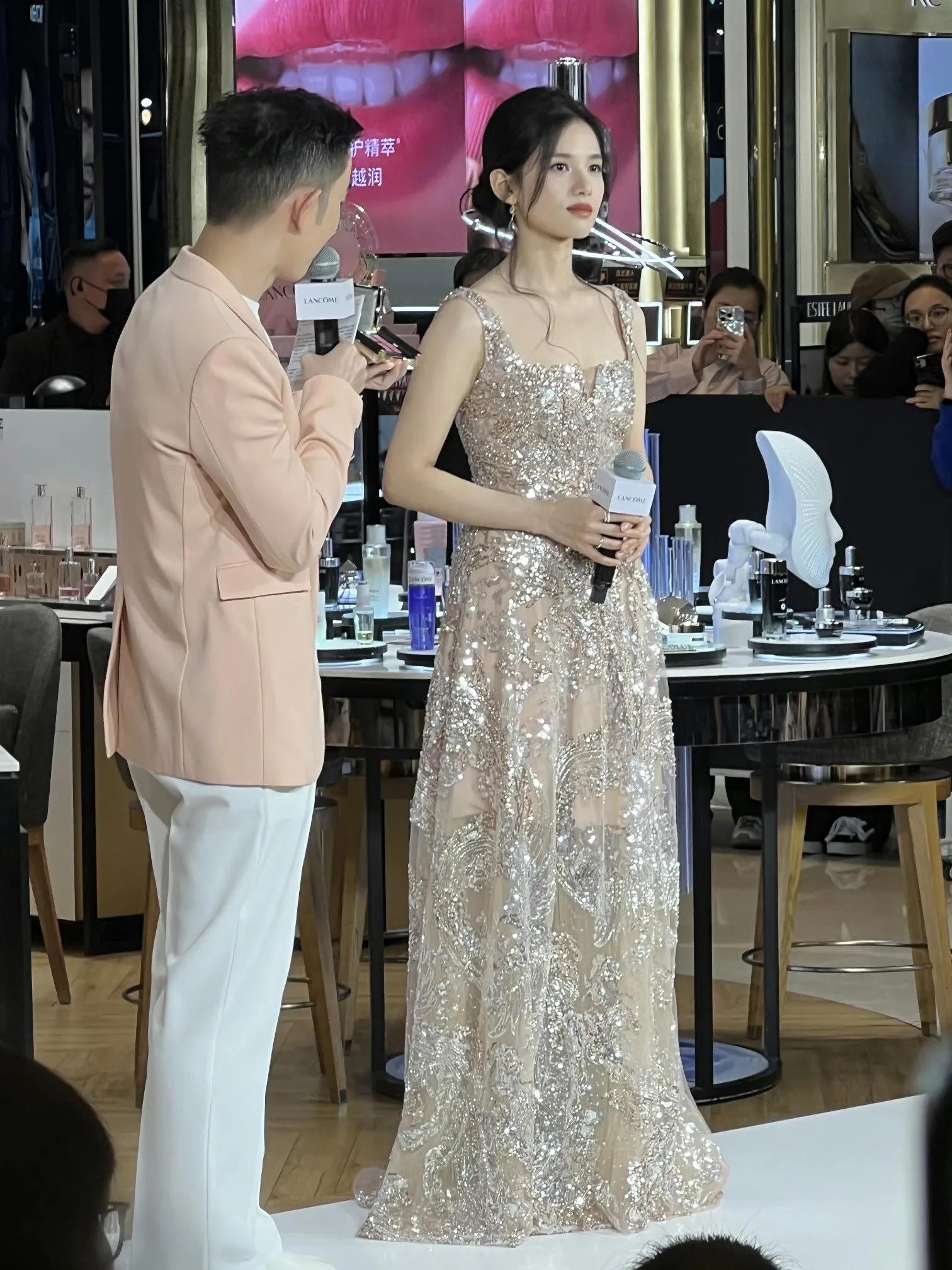 张婧仪活动美图