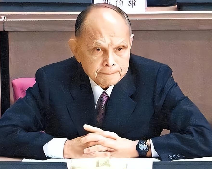 郭晶晶没想到，79岁的公公霍震霆再破天花板，让整个豪门圈沉默了