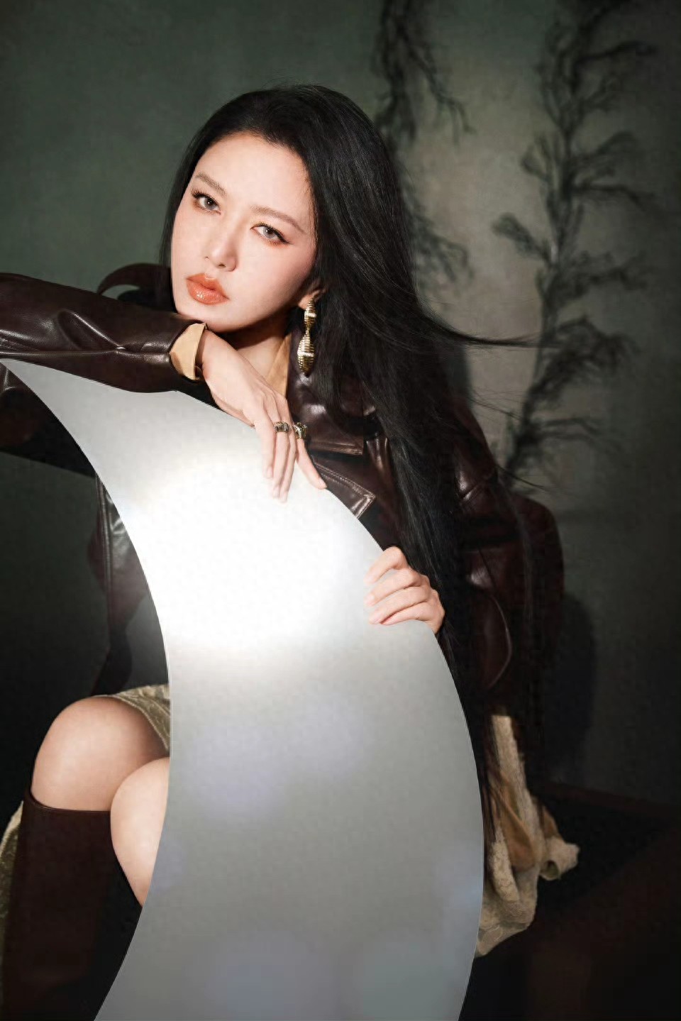 谭维维皮衣长筒高跟靴子美拍，姐真迷人