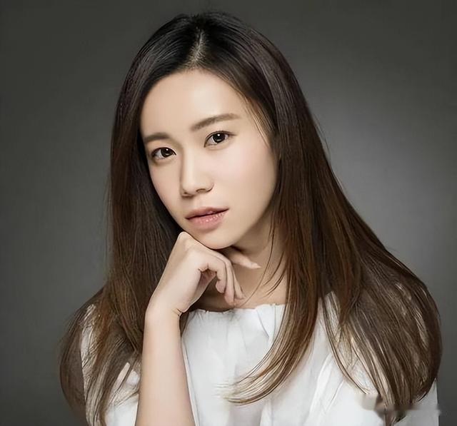 张光北女儿：当演员被父母反对，又因长相被吐槽，如今成中戏老师