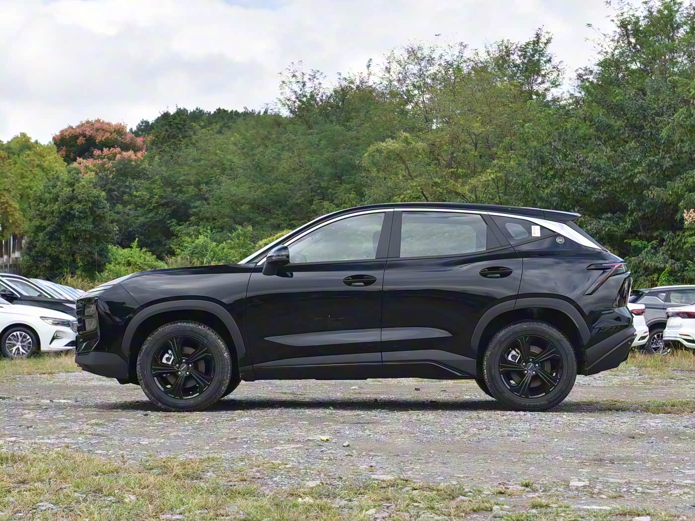 捷途全新SUV上市!不足7万起,外观动感十足,搭载1.5T+四轮独悬