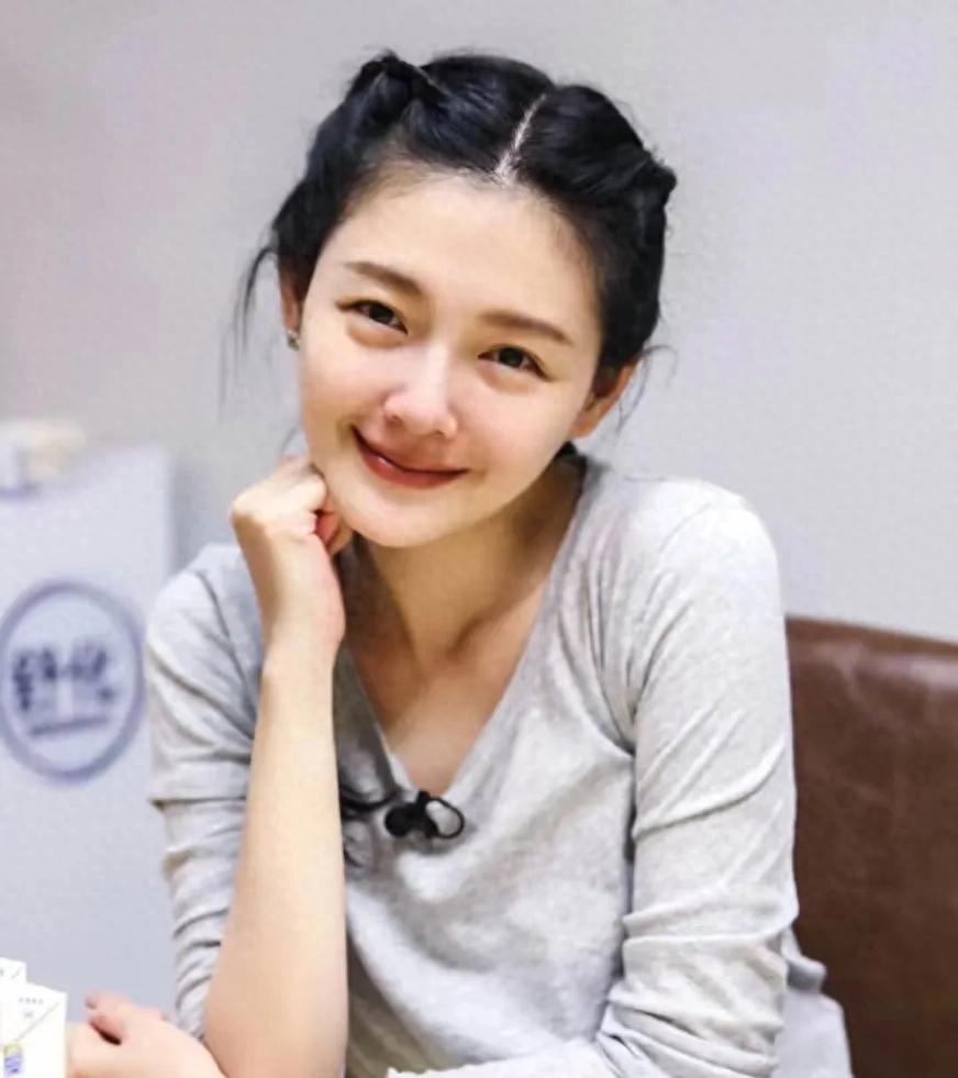 大S昨天生日,阿雅发文怀念她,范玮琪去看徐妈,徐妈眼都哭肿了