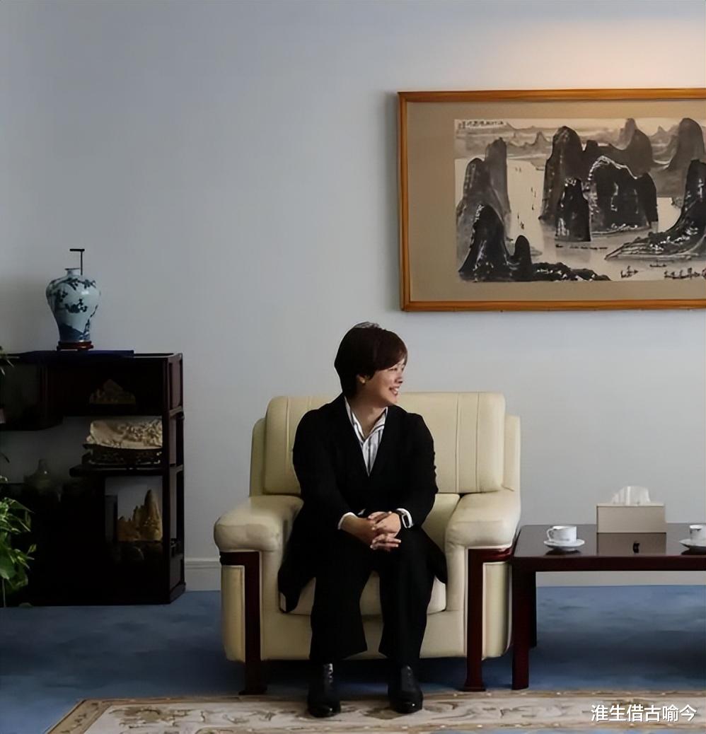 山口百惠的两个儿子：穿西装一个文雅一个英武，不输爸爸三浦友和