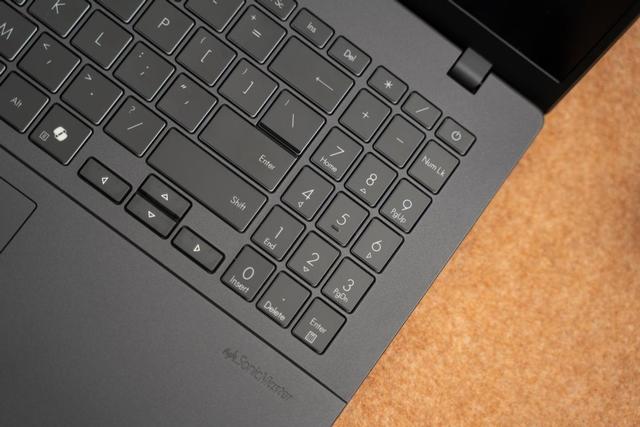 華碩無畏Pro16 2025體驗分享：一本全能，年輕人的多場景搭子