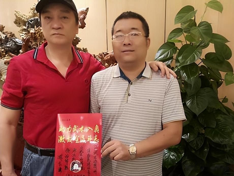 演“二郎神”出名，实际是特警教练，娶田径冠军，77岁仍精神矍铄