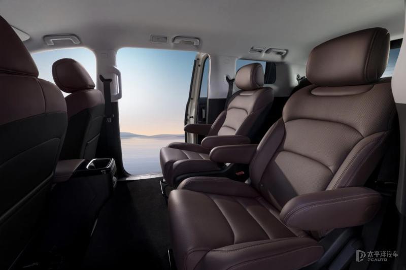 五菱星光730内饰官图发布 7座布局/二排独立座椅
