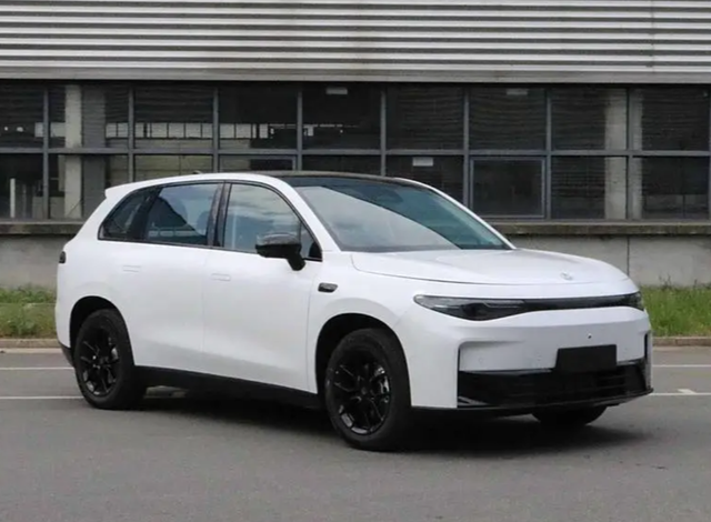 新款零跑C10将于5月15日上市，全系动力升级，纯电版续航提升！