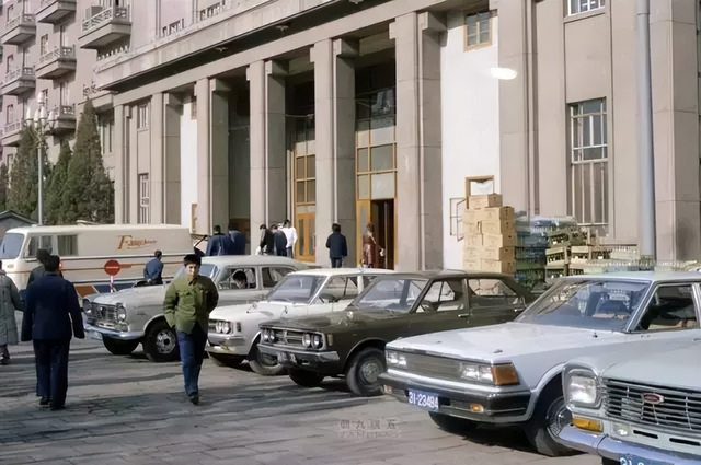 电视剧是假的！真正的80年代，其实是这个样子