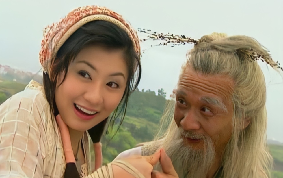 青翼蝠王韦一笑扮演者刘长生元旦尽享天伦之乐，小儿子迎三胎