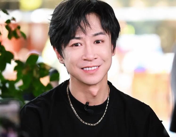 直到看到董璇被二婚男友“甩脸色”，才明白佟丽娅的不婚有多高明