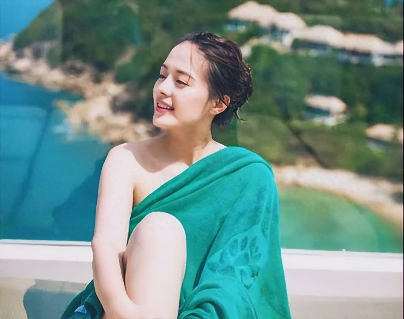 她是胡歌深爱、刘烨难忘的女人，受央视力捧多年，至今没能走红