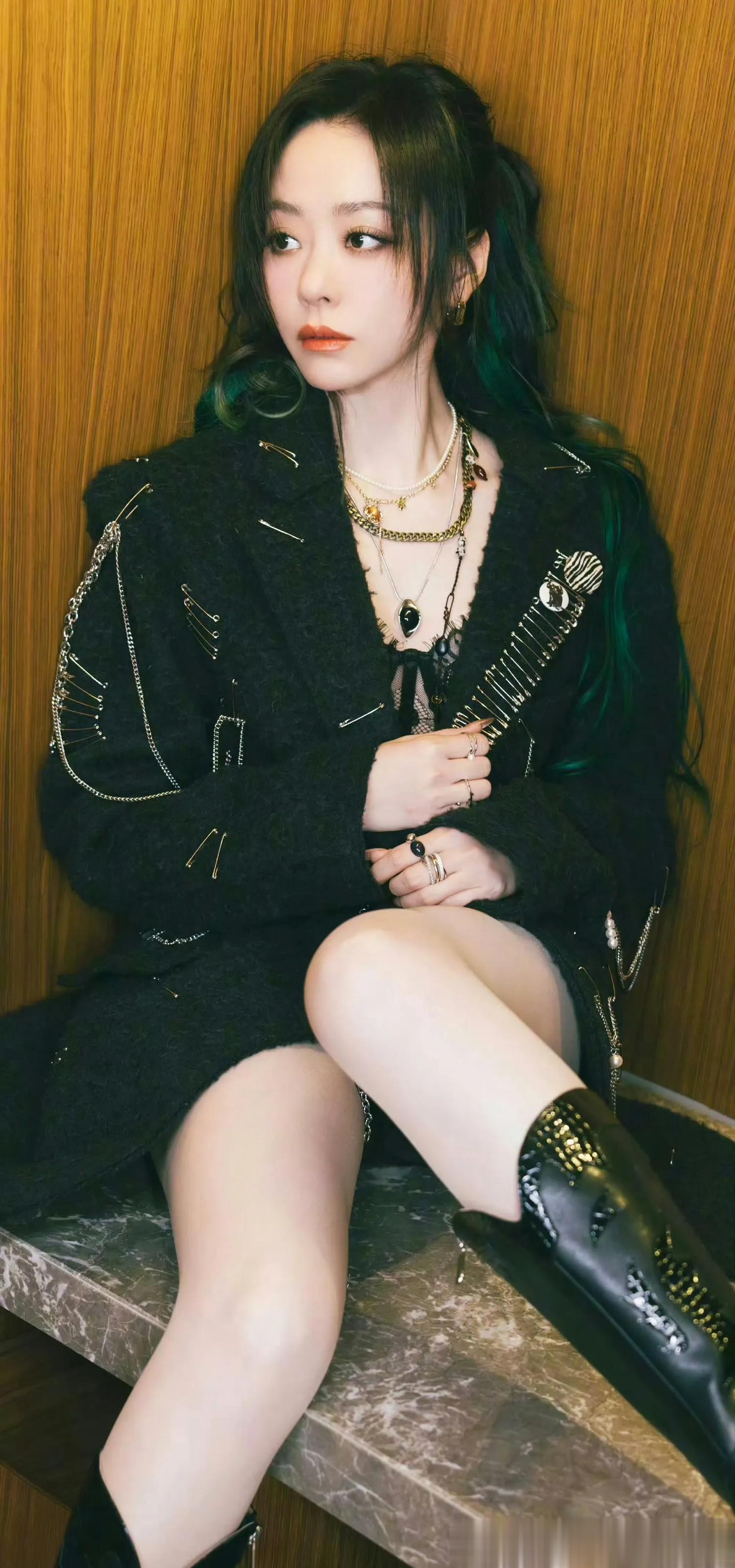 张靓颖腿好白啊