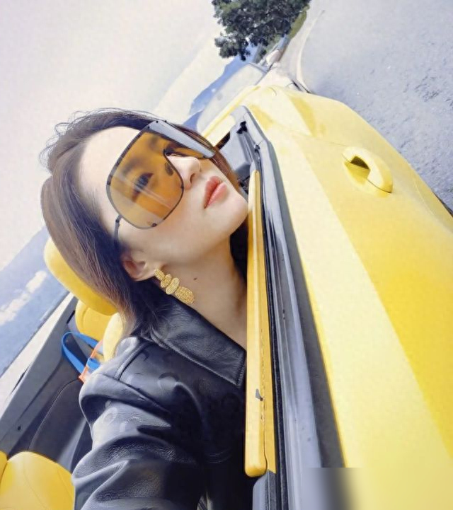 35岁刘亦菲豪宅火了？低调有品，猫狗相伴太治愈