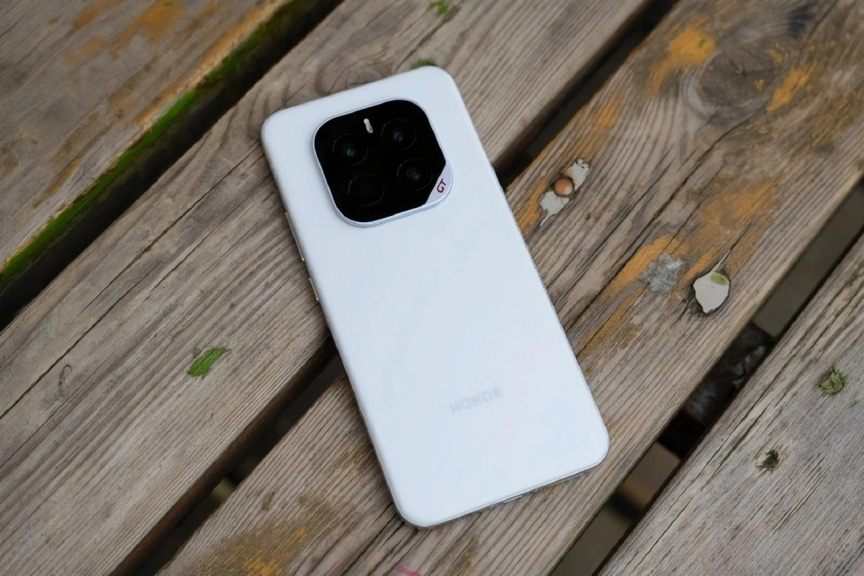 荣耀618用力过猛,顶级旗舰跌至2899元,7200mAh+344万跑分