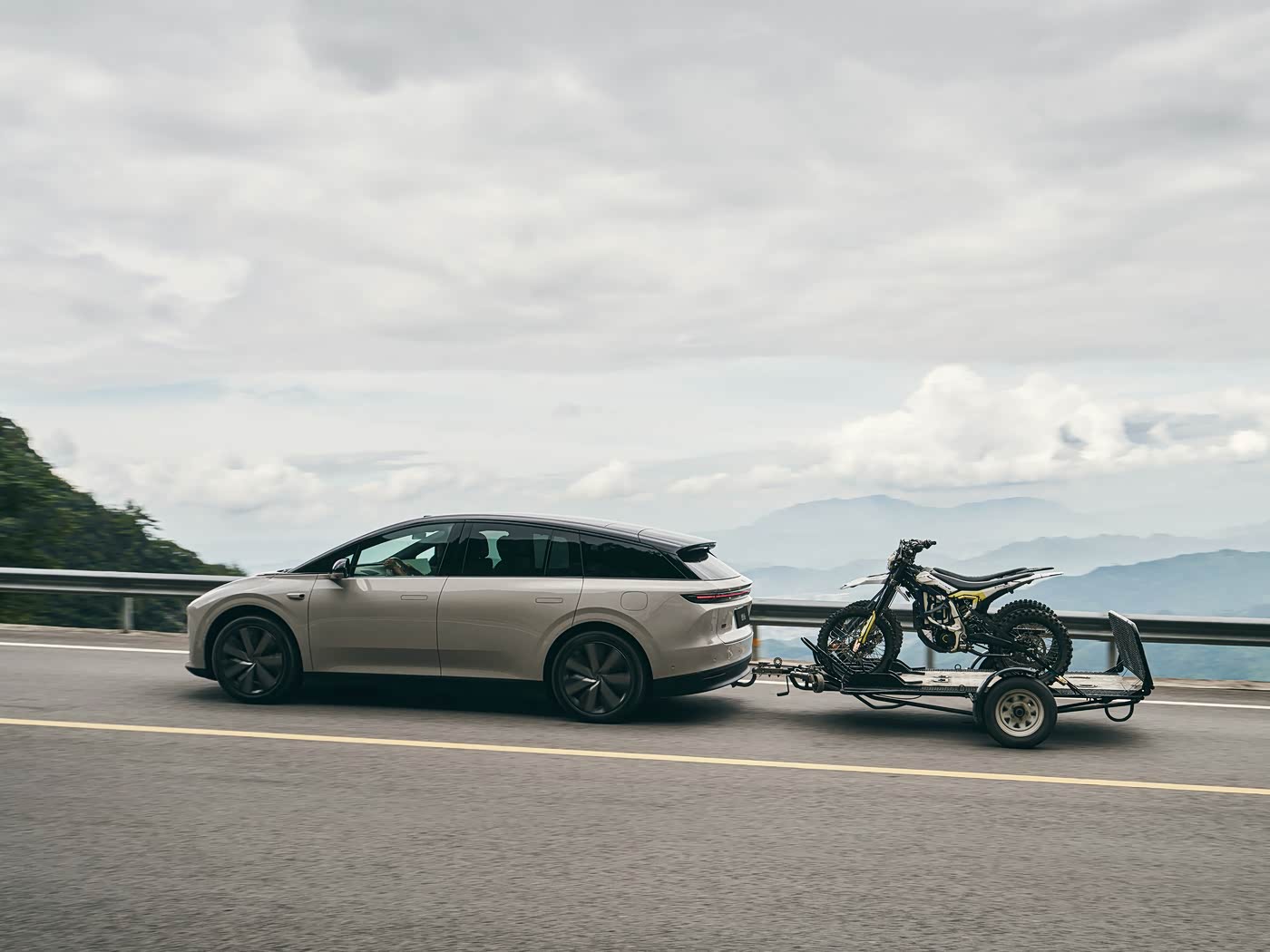 理想全新中大型SUV即将上市！配空气悬架+全铝摆臂，续航720公里