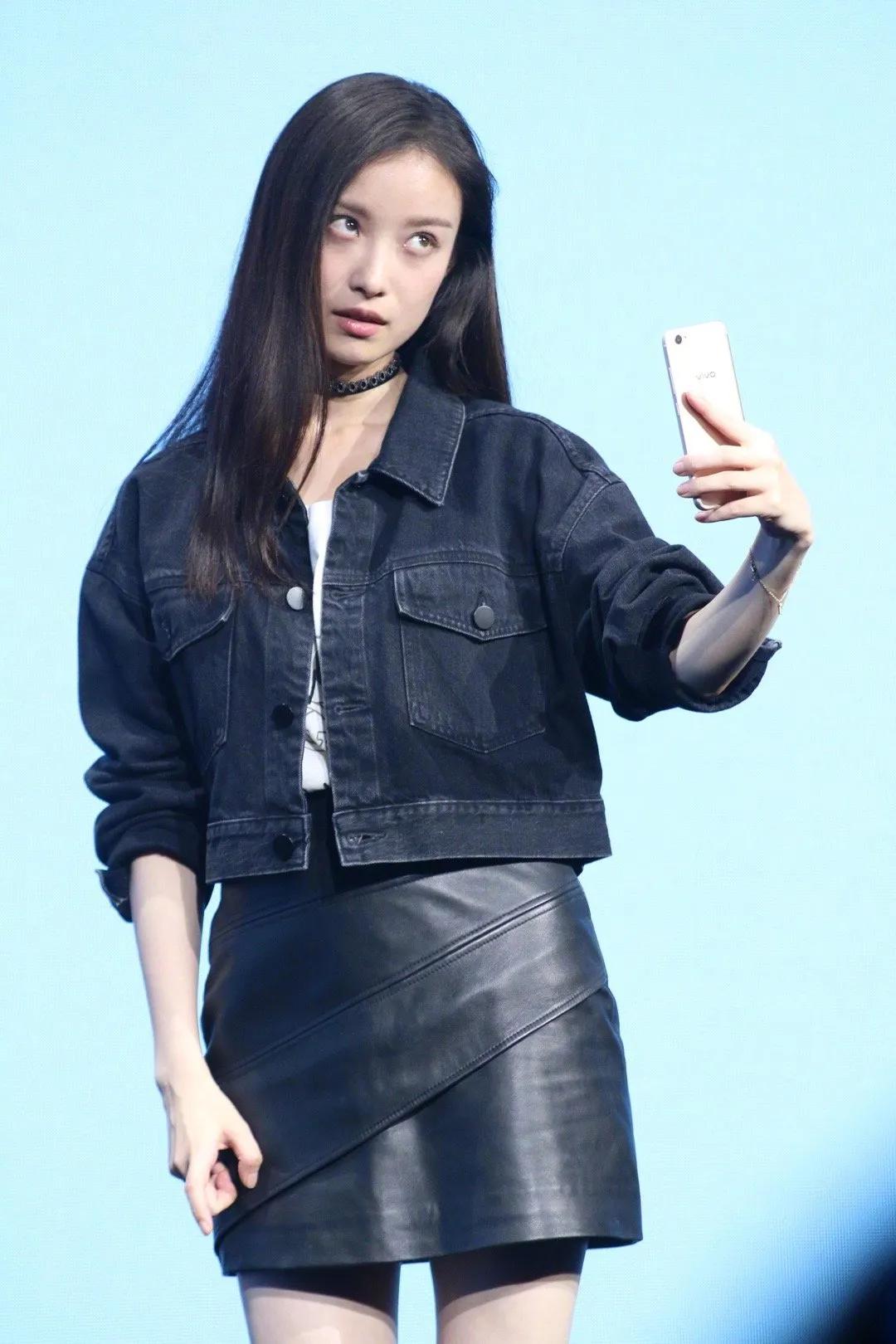 倪妮这一套很美,身材高挑,腿型也好看