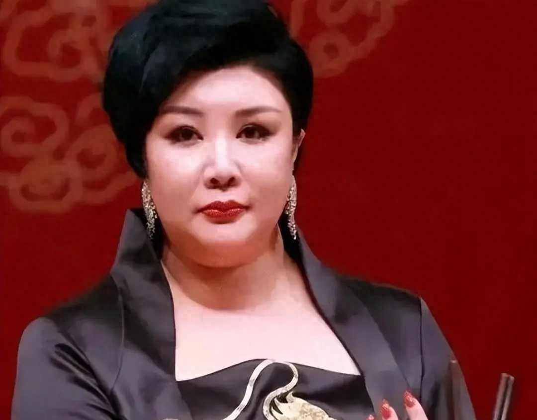 郭德纲老婆是咋样一个人？德云社员工家属爆料：对外慈眉对内霸道