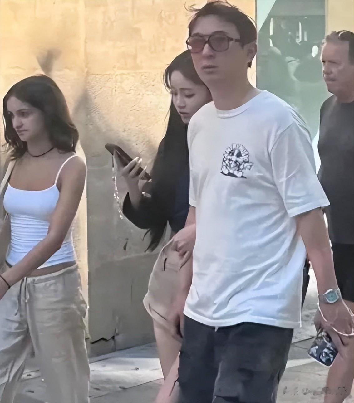 把女人当\衣服\，王思聪被曝与其他人接吻，懒懒担心的事还是发生