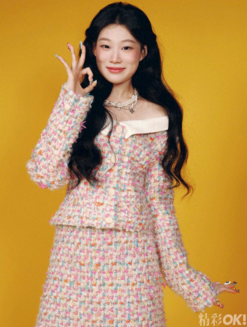 沈佳润杂志封面惊艳众人，韩系公主造型获赞：她活出了自信本色