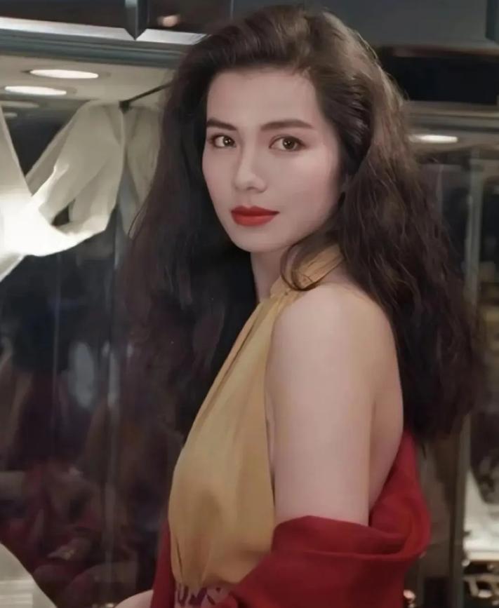 “2025港姐季亚冠”丑出新高度！冠军嘴歪大龅牙，身高更似武大郎