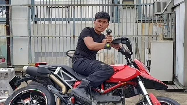 前两天，谢霆锋替身车手尾巴哥去世，年仅37岁