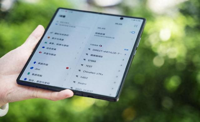 折叠屏手机:为何成为众人新宠?