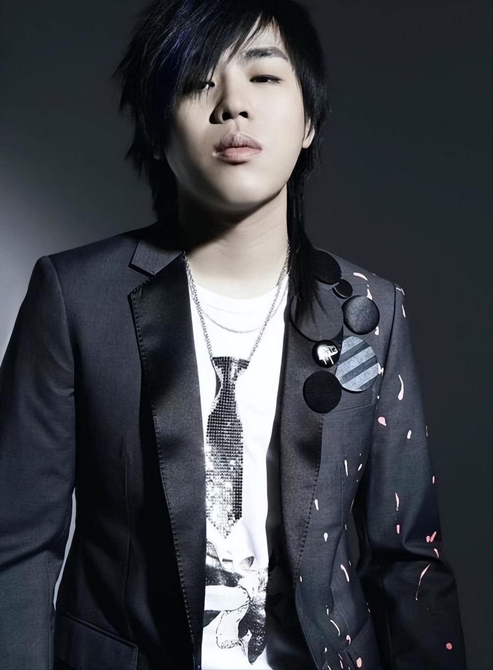 胡彦斌大方承认新恋情仅1天，令人恶心的一幕上演，汪峰也被牵连