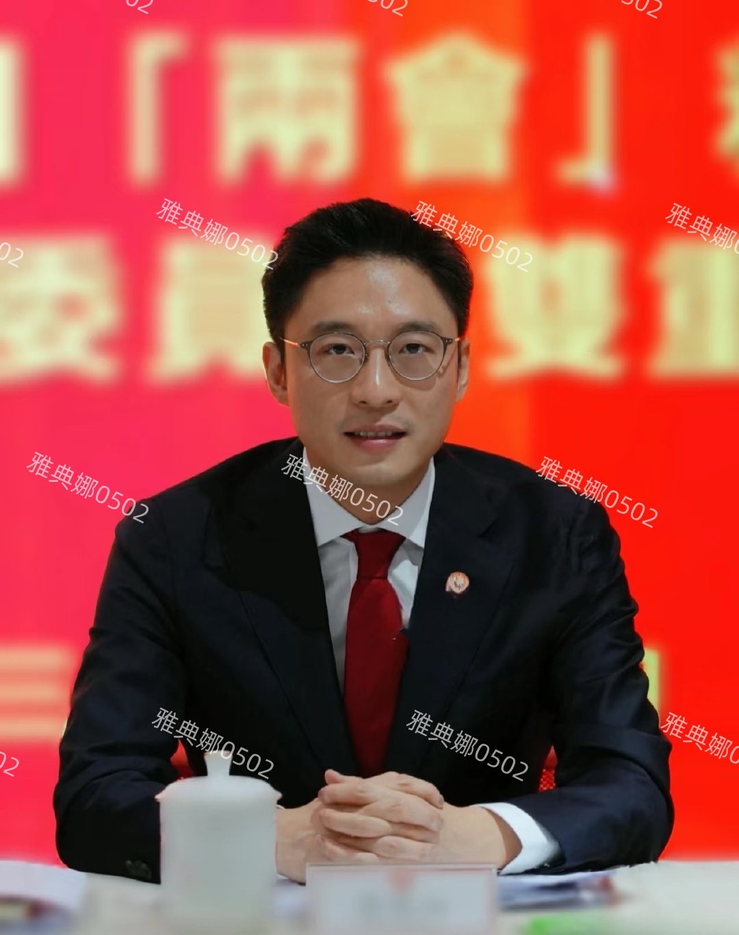 霍启刚穿黑色中山装观礼93阅兵一身“政”气，发长文难掩自豪之情