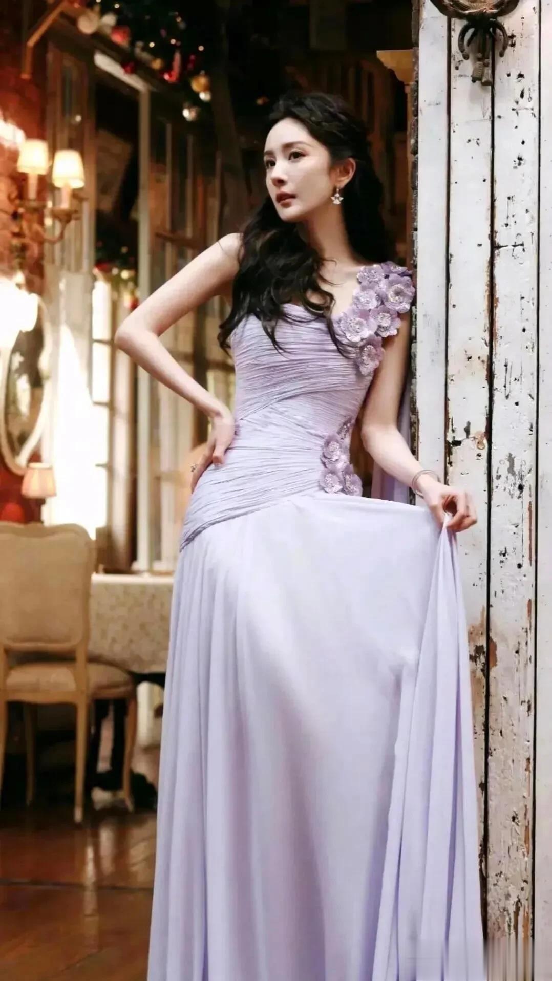 明星高清写真鉴赏|杨幂,身姿窈窕,曲线曼妙玲珑!