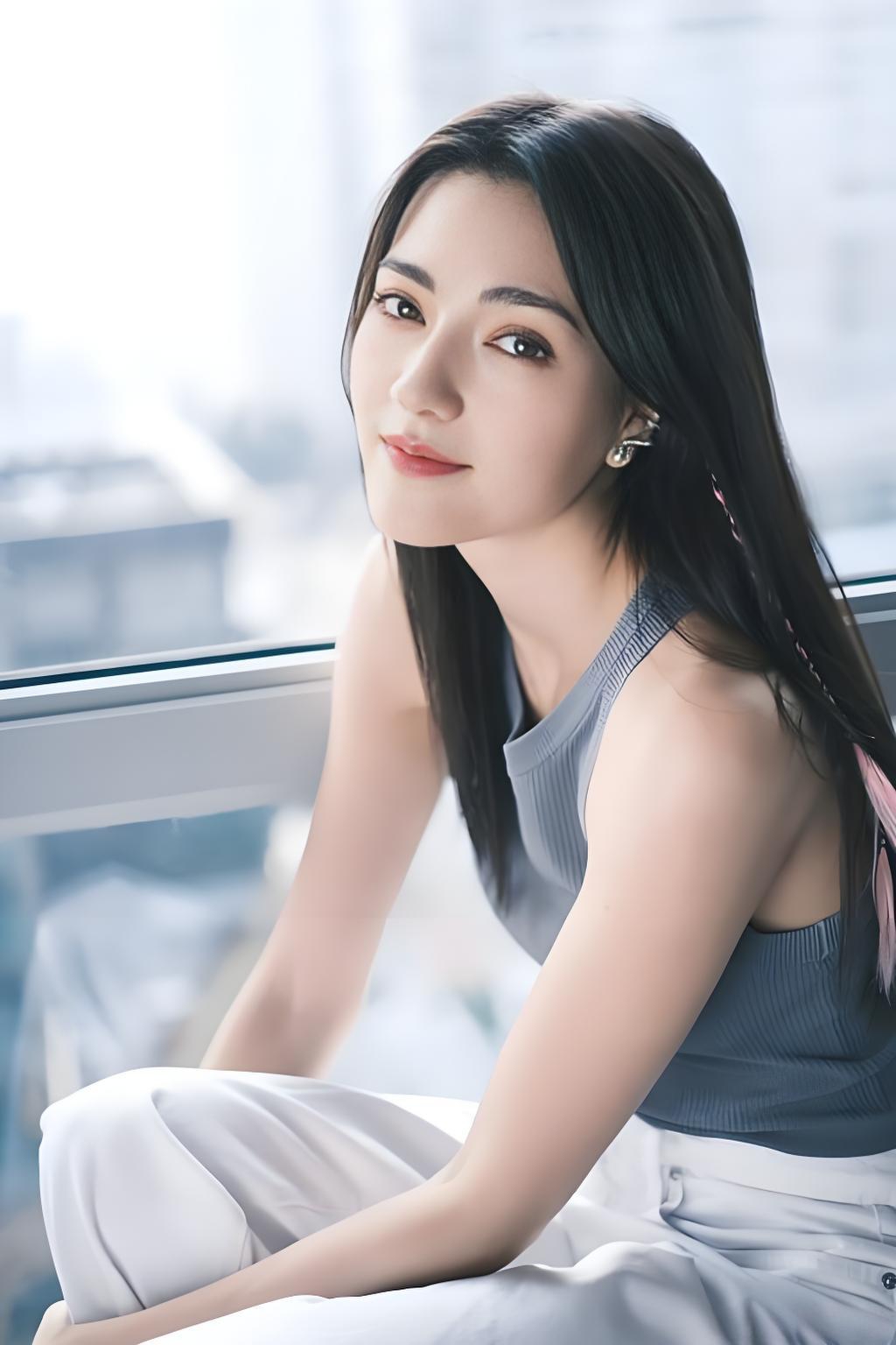 恋情实锤?霍启山携女星娜然出席弟弟婚礼,二人全程形影不离