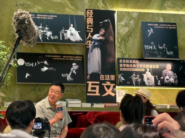 老艺术家濮存希现状:现身北京出席重要活动,72岁还那么帅气有型