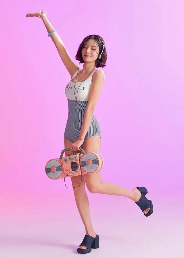 权恩妃 coralique宣传照(泳装品牌) ???