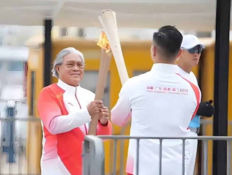 郭晶晶没想到，79岁的公公霍震霆再破天花板，让整个豪门圈沉默了