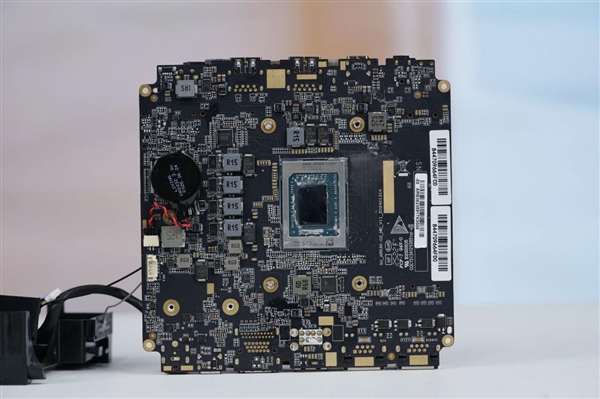 致敬蘋果Mac Pro刨絲器！奧睿科Omini Pro迷你機圖賞