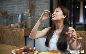 圣母闺蜜劝我原谅家暴父亲，体谅他的难处，可后来她爸受贿影响她公示结果后，她怎么崩溃了？