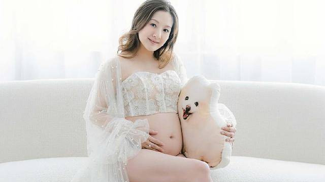 香港知名女星怀孕九个月临盆在即，大方透露是人工受孕