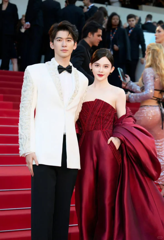 戛纳第四天，温峥嵘用力过猛，郑业成脸肿像大姨，钟楚曦大嘴抢镜