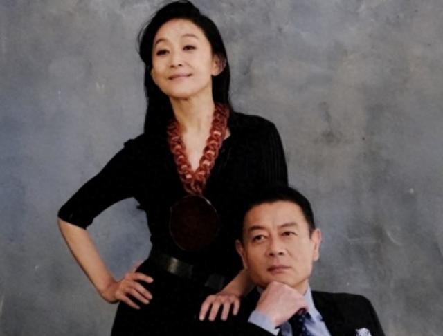 巫刚：与不婚主义者陈瑾相伴近20年，如今61岁事业感情“双丰收”