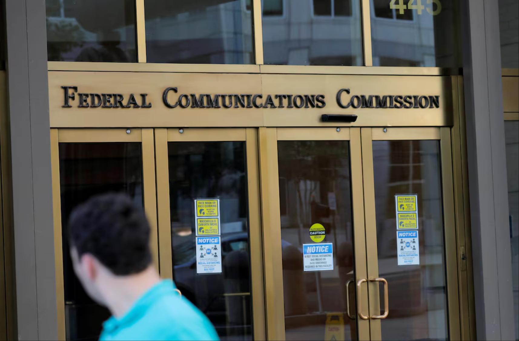 拨号上网尘封往事:当三个聋哑人,向巨头发起革命